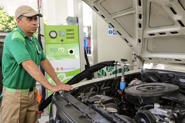 Apertura décimo quinta Estación de Servicio Gas natural vehicular
Apertura décimo quinta Estación de Servicio Gas natural vehicular     
Fecha: Julio 23 de 2015. Lugar: Medellín – EDS Bolivariana
Para descargar esta fotografía en alta resolución, haga clic sobre la imagen hasta que la misma se despliegue en la pantalla completa; luego dé clic derecho y elija la opción "guardar imagen como". 
En caso de publicación por cualquier medio, solicitamos acompañarla del crédito: "Foto EPM"
Palabras clave: Apertura décimo quinta Estación Servicio Gas natural vehicular