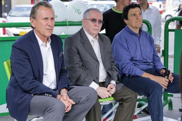 Apertura décimo quinta Estación de Servicio Gas natural vehicular
Apertura décimo quinta Estación de Servicio Gas natural vehicular     
Fecha: Julio 23 de 2015. Lugar: Medellín – EDS Bolivariana
Para descargar esta fotografía en alta resolución, haga clic sobre la imagen hasta que la misma se despliegue en la pantalla completa; luego dé clic derecho y elija la opción "guardar imagen como". 
En caso de publicación por cualquier medio, solicitamos acompañarla del crédito: "Foto EPM"
Palabras clave: Apertura décimo quinta Estación Servicio Gas natural vehicular