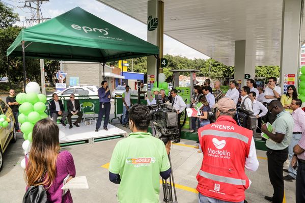 Apertura décimo quinta Estación de Servicio Gas natural vehicular
Apertura décimo quinta Estación de Servicio Gas natural vehicular     
Fecha: Julio 23 de 2015. Lugar: Medellín – EDS Bolivariana
Para descargar esta fotografía en alta resolución, haga clic sobre la imagen hasta que la misma se despliegue en la pantalla completa; luego dé clic derecho y elija la opción "guardar imagen como". 
En caso de publicación por cualquier medio, solicitamos acompañarla del crédito: "Foto EPM"
Palabras clave: Apertura décimo quinta Estación Servicio Gas natural vehicular