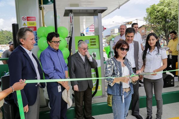 Apertura décimo quinta Estación de Servicio Gas natural vehicular
Apertura décimo quinta Estación de Servicio Gas natural vehicular     
Fecha: Julio 23 de 2015. Lugar: Medellín – EDS Bolivariana
Para descargar esta fotografía en alta resolución, haga clic sobre la imagen hasta que la misma se despliegue en la pantalla completa; luego dé clic derecho y elija la opción "guardar imagen como". 
En caso de publicación por cualquier medio, solicitamos acompañarla del crédito: "Foto EPM"
Palabras clave: Apertura décimo quinta Estación Servicio Gas natural vehicular