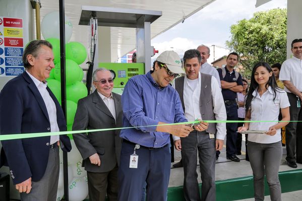 Apertura décimo quinta Estación de Servicio Gas natural vehicular
Apertura décimo quinta Estación de Servicio Gas natural vehicular     
Fecha: Julio 23 de 2015. Lugar: Medellín – EDS Bolivariana
Para descargar esta fotografía en alta resolución, haga clic sobre la imagen hasta que la misma se despliegue en la pantalla completa; luego dé clic derecho y elija la opción "guardar imagen como". 
En caso de publicación por cualquier medio, solicitamos acompañarla del crédito: "Foto EPM"
Palabras clave: Apertura décimo quinta Estación Servicio Gas natural vehicular