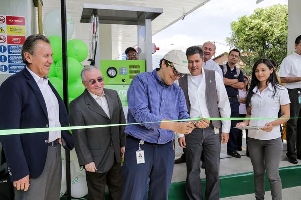 Apertura décimo quinta Estación de Servicio Gas natural vehicular
Apertura décimo quinta Estación de Servicio Gas natural vehicular     
Fecha: Julio 23 de 2015. Lugar: Medellín – EDS Bolivariana
Para descargar esta fotografía en alta resolución, haga clic sobre la imagen hasta que la misma se despliegue en la pantalla completa; luego dé clic derecho y elija la opción "guardar imagen como". 
En caso de publicación por cualquier medio, solicitamos acompañarla del crédito: "Foto EPM"
Palabras clave: Apertura décimo quinta Estación Servicio Gas natural vehicular