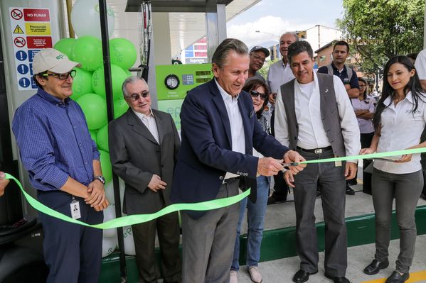 Apertura décimo quinta Estación de Servicio Gas natural vehicular
Apertura décimo quinta Estación de Servicio Gas natural vehicular     
Fecha: Julio 23 de 2015. Lugar: Medellín – EDS Bolivariana
Para descargar esta fotografía en alta resolución, haga clic sobre la imagen hasta que la misma se despliegue en la pantalla completa; luego dé clic derecho y elija la opción "guardar imagen como". 
En caso de publicación por cualquier medio, solicitamos acompañarla del crédito: "Foto EPM"
Palabras clave: Apertura décimo quinta Estación Servicio Gas natural vehicular