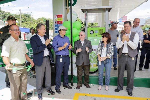 Apertura décimo quinta Estación de Servicio Gas natural vehicular
Apertura décimo quinta Estación de Servicio Gas natural vehicular     
Fecha: Julio 23 de 2015. Lugar: Medellín – EDS Bolivariana
Para descargar esta fotografía en alta resolución, haga clic sobre la imagen hasta que la misma se despliegue en la pantalla completa; luego dé clic derecho y elija la opción "guardar imagen como". 
En caso de publicación por cualquier medio, solicitamos acompañarla del crédito: "Foto EPM"
Palabras clave: Apertura décimo quinta Estación Servicio Gas natural vehicular
