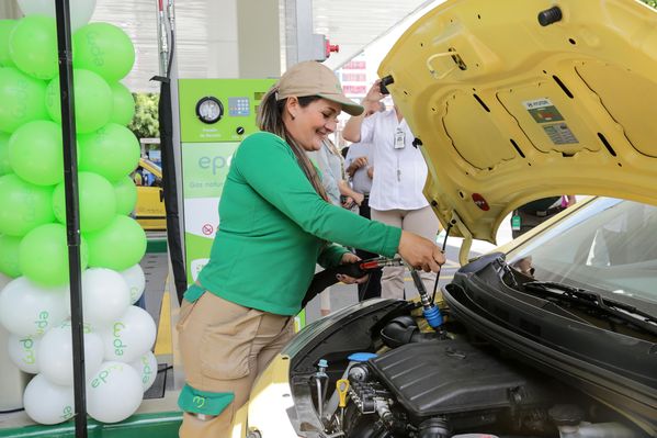 Apertura décimo quinta Estación de Servicio Gas natural vehicular
Apertura décimo quinta Estación de Servicio Gas natural vehicular     
Fecha: Julio 23 de 2015. Lugar: Medellín – EDS Bolivariana
Para descargar esta fotografía en alta resolución, haga clic sobre la imagen hasta que la misma se despliegue en la pantalla completa; luego dé clic derecho y elija la opción "guardar imagen como". 
En caso de publicación por cualquier medio, solicitamos acompañarla del crédito: "Foto EPM"
Palabras clave: Apertura décimo quinta Estación Servicio Gas natural vehicular