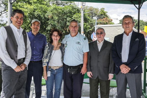 Apertura décimo quinta Estación de Servicio Gas natural vehicular
Apertura décimo quinta Estación de Servicio Gas natural vehicular     
Fecha: Julio 23 de 2015. Lugar: Medellín – EDS Bolivariana
Para descargar esta fotografía en alta resolución, haga clic sobre la imagen hasta que la misma se despliegue en la pantalla completa; luego dé clic derecho y elija la opción "guardar imagen como". 
En caso de publicación por cualquier medio, solicitamos acompañarla del crédito: "Foto EPM"
Palabras clave: Apertura décimo quinta Estación Servicio Gas natural vehicular