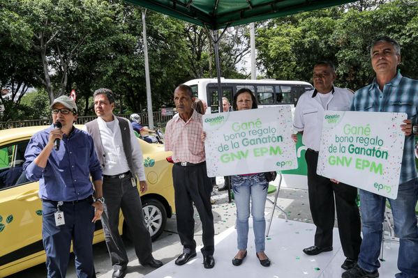 Apertura décimo quinta Estación de Servicio Gas natural vehicular
Apertura décimo quinta Estación de Servicio Gas natural vehicular     
Fecha: Julio 23 de 2015. Lugar: Medellín – EDS Bolivariana
Para descargar esta fotografía en alta resolución, haga clic sobre la imagen hasta que la misma se despliegue en la pantalla completa; luego dé clic derecho y elija la opción "guardar imagen como". 
En caso de publicación por cualquier medio, solicitamos acompañarla del crédito: "Foto EPM"
Palabras clave: Apertura décimo quinta Estación Servicio Gas natural vehicular