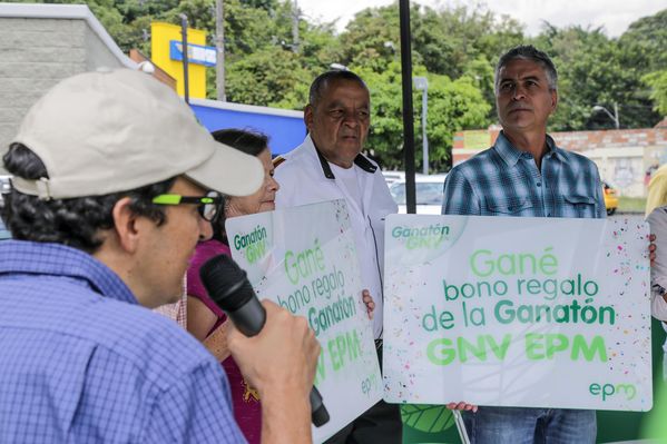 Apertura décimo quinta Estación de Servicio Gas natural vehicular
Apertura décimo quinta Estación de Servicio Gas natural vehicular     
Fecha: Julio 23 de 2015. Lugar: Medellín – EDS Bolivariana
Para descargar esta fotografía en alta resolución, haga clic sobre la imagen hasta que la misma se despliegue en la pantalla completa; luego dé clic derecho y elija la opción "guardar imagen como". 
En caso de publicación por cualquier medio, solicitamos acompañarla del crédito: "Foto EPM"
Palabras clave: Apertura décimo quinta Estación Servicio Gas natural vehicular
