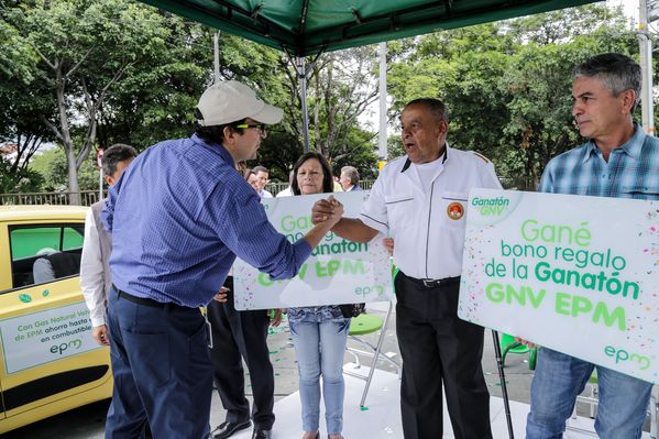 Apertura décimo quinta Estación de Servicio Gas natural vehicular
Apertura décimo quinta Estación de Servicio Gas natural vehicular     
Fecha: Julio 23 de 2015. Lugar: Medellín – EDS Bolivariana
Para descargar esta fotografía en alta resolución, haga clic sobre la imagen hasta que la misma se despliegue en la pantalla completa; luego dé clic derecho y elija la opción "guardar imagen como". 
En caso de publicación por cualquier medio, solicitamos acompañarla del crédito: "Foto EPM"
Palabras clave: Apertura décimo quinta Estación Servicio Gas natural vehicular