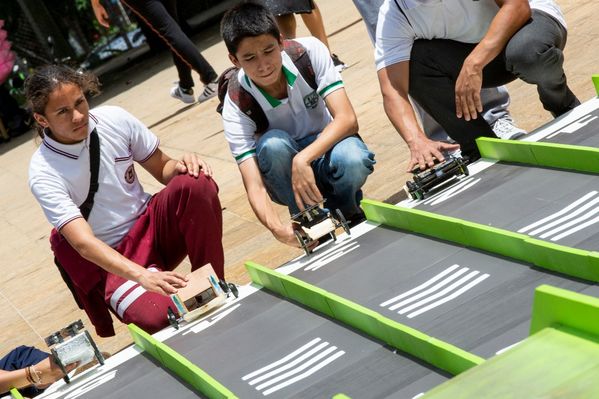Circuito solar EPM 2018
Circuito solar EPM 2018.
Fecha: Julio 25 2018.
Para descargar esta fotografía en alta resolución, haga clic sobre la imagen hasta que la misma se despliegue en la pantalla completa; luego dé clic derecho y elija la opción "guardar imagen como". 
En caso de publicación por cualquier medio, solicitamos acompañarla del crédito: "Foto EPM"
Palabras clave: Circuito solar EPM 2018