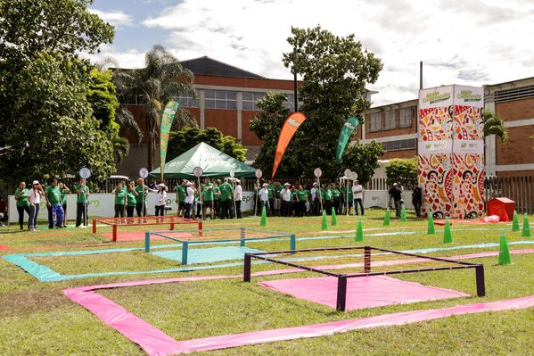 Registro del reto 2 – Carrera de observación por la ciudad 
Registro del reto 2 – Carrera de observación por la ciudad     
Fecha: Julio 25 de 2015. Lugar: Medellín - Parque Botero
Para descargar esta fotografía en alta resolución, haga clic sobre la imagen hasta que la misma se despliegue en la pantalla completa; luego dé clic derecho y elija la opción "guardar imagen como". 
En caso de publicación por cualquier medio, solicitamos acompañarla del crédito: "Foto EPM"
Palabras clave: Registro del reto 2 – Carrera de observación por la ciudad