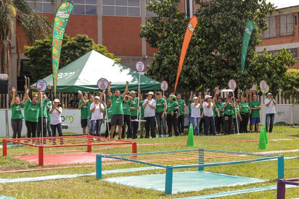    Registro del reto 2 – Carrera de observación por la ciudad 
Registro del reto 2 – Carrera de observación por la ciudad     
Fecha: Julio 25 de 2015. Lugar: Medellín - Parque Botero
Para descargar esta fotografía en alta resolución, haga clic sobre la imagen hasta que la misma se despliegue en la pantalla completa; luego dé clic derecho y elija la opción "guardar imagen como". 
En caso de publicación por cualquier medio, solicitamos acompañarla del crédito: "Foto EPM"
Palabras clave: Registro del reto 2 – Carrera de observación por la ciudad