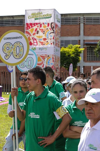 Registro del reto 2 – Carrera de observación por la ciudad 
Registro del reto 2 – Carrera de observación por la ciudad     
Fecha: Julio 25 de 2015. Lugar: Medellín - Parque Botero
Para descargar esta fotografía en alta resolución, haga clic sobre la imagen hasta que la misma se despliegue en la pantalla completa; luego dé clic derecho y elija la opción "guardar imagen como". 
En caso de publicación por cualquier medio, solicitamos acompañarla del crédito: "Foto EPM"
Palabras clave: Registro del reto 2 – Carrera de observación por la ciudad