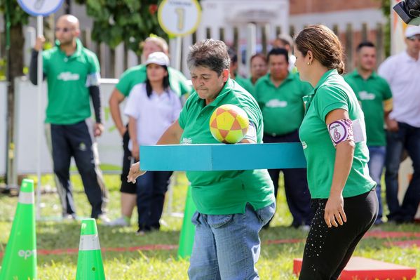 Registro del reto 2 – Carrera de observación por la ciudad    
Registro del reto 2 – Carrera de observación por la ciudad     
Fecha: Julio 25 de 2015. Lugar: Medellín - Parque Botero
Para descargar esta fotografía en alta resolución, haga clic sobre la imagen hasta que la misma se despliegue en la pantalla completa; luego dé clic derecho y elija la opción "guardar imagen como". 
En caso de publicación por cualquier medio, solicitamos acompañarla del crédito: "Foto EPM"
Palabras clave: Registro del reto 2 – Carrera de observación por la ciudad