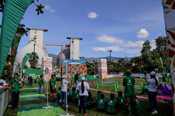   Registro del reto 2 – Carrera de observación por la ciudad 
Registro del reto 2 – Carrera de observación por la ciudad     
Fecha: Julio 25 de 2015. Lugar: Medellín - Parque Botero
Para descargar esta fotografía en alta resolución, haga clic sobre la imagen hasta que la misma se despliegue en la pantalla completa; luego dé clic derecho y elija la opción "guardar imagen como". 
En caso de publicación por cualquier medio, solicitamos acompañarla del crédito: "Foto EPM"
Palabras clave: Registro del reto 2 – Carrera de observación por la ciudad