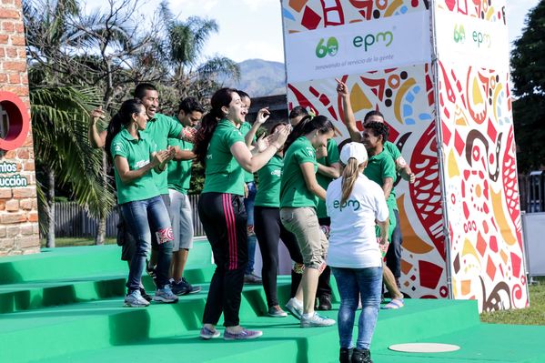  Registro del reto 2 – Carrera de observación por la ciudad 
Registro del reto 2 – Carrera de observación por la ciudad     
Fecha: Julio 25 de 2015. Lugar: Medellín - Parque Botero
Para descargar esta fotografía en alta resolución, haga clic sobre la imagen hasta que la misma se despliegue en la pantalla completa; luego dé clic derecho y elija la opción "guardar imagen como". 
En caso de publicación por cualquier medio, solicitamos acompañarla del crédito: "Foto EPM"
Palabras clave: Registro del reto 2 – Carrera de observación por la ciudad