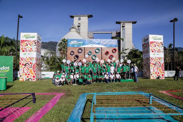   Registro del reto 2 – Carrera de observación por la ciudad 
Registro del reto 2 – Carrera de observación por la ciudad     
Fecha: Julio 25 de 2015. Lugar: Medellín - Parque Botero
Para descargar esta fotografía en alta resolución, haga clic sobre la imagen hasta que la misma se despliegue en la pantalla completa; luego dé clic derecho y elija la opción "guardar imagen como". 
En caso de publicación por cualquier medio, solicitamos acompañarla del crédito: "Foto EPM"
Palabras clave: Registro del reto 2 – Carrera de observación por la ciudad