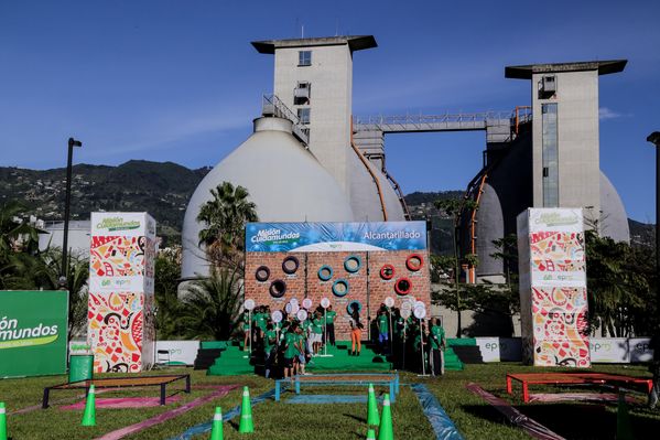   Registro del reto 2 – Carrera de observación por la ciudad 
Registro del reto 2 – Carrera de observación por la ciudad     
Fecha: Julio 25 de 2015. Lugar: Medellín - Parque Botero
Para descargar esta fotografía en alta resolución, haga clic sobre la imagen hasta que la misma se despliegue en la pantalla completa; luego dé clic derecho y elija la opción "guardar imagen como". 
En caso de publicación por cualquier medio, solicitamos acompañarla del crédito: "Foto EPM"
Palabras clave: Registro del reto 2 – Carrera de observación por la ciudad