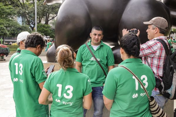 Registro del reto 2 – Carrera de observación por la ciudad
Registro del reto 2 – Carrera de observación por la ciudad     
Fecha: Julio 26 de 2015. Lugar: Medellín - Parque Botero
Para descargar esta fotografía en alta resolución, haga clic sobre la imagen hasta que la misma se despliegue en la pantalla completa; luego dé clic derecho y elija la opción "guardar imagen como". 
En caso de publicación por cualquier medio, solicitamos acompañarla del crédito: "Foto EPM"
Palabras clave: Registro del reto 2 – Carrera de observación por la ciudad