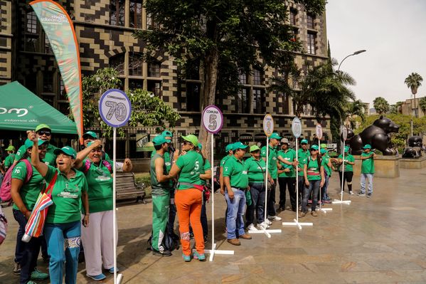 Registro del reto 2 – Carrera de observación por la ciudad
Registro del reto 2 – Carrera de observación por la ciudad     
Fecha: Julio 26 de 2015. Lugar: Medellín - Parque Botero
Para descargar esta fotografía en alta resolución, haga clic sobre la imagen hasta que la misma se despliegue en la pantalla completa; luego dé clic derecho y elija la opción "guardar imagen como". 
En caso de publicación por cualquier medio, solicitamos acompañarla del crédito: "Foto EPM"
Palabras clave: Registro del reto 2 – Carrera de observación por la ciudad