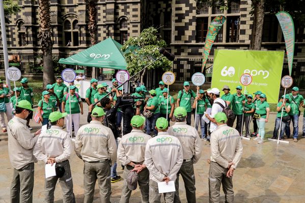 Registro del reto 2 – Carrera de observación por la ciudad
Registro del reto 2 – Carrera de observación por la ciudad     
Fecha: Julio 26 de 2015. Lugar: Medellín - Parque Botero
Para descargar esta fotografía en alta resolución, haga clic sobre la imagen hasta que la misma se despliegue en la pantalla completa; luego dé clic derecho y elija la opción "guardar imagen como". 
En caso de publicación por cualquier medio, solicitamos acompañarla del crédito: "Foto EPM"
Palabras clave: Registro del reto 2 – Carrera de observación por la ciudad