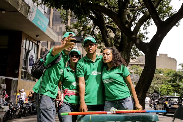 Registro del reto 2 – Carrera de observación por la ciudad
Registro del reto 2 – Carrera de observación por la ciudad     
Fecha: Julio 26 de 2015. Lugar: Medellín - Parque Botero
Para descargar esta fotografía en alta resolución, haga clic sobre la imagen hasta que la misma se despliegue en la pantalla completa; luego dé clic derecho y elija la opción "guardar imagen como". 
En caso de publicación por cualquier medio, solicitamos acompañarla del crédito: "Foto EPM"
Palabras clave: Registro del reto 2 – Carrera de observación por la ciudad