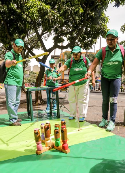 Registro del reto 2 – Carrera de observación por la ciudad
Registro del reto 2 – Carrera de observación por la ciudad     
Fecha: Julio 26 de 2015. Lugar: Medellín - Parque Botero
Para descargar esta fotografía en alta resolución, haga clic sobre la imagen hasta que la misma se despliegue en la pantalla completa; luego dé clic derecho y elija la opción "guardar imagen como". 
En caso de publicación por cualquier medio, solicitamos acompañarla del crédito: "Foto EPM"
Palabras clave: Registro del reto 2 – Carrera de observación por la ciudad