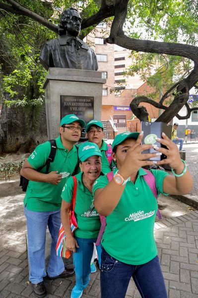 Registro del reto 2 – Carrera de observación por la ciudad
Registro del reto 2 – Carrera de observación por la ciudad     
Fecha: Julio 26 de 2015. Lugar: Medellín - Parque Botero
Para descargar esta fotografía en alta resolución, haga clic sobre la imagen hasta que la misma se despliegue en la pantalla completa; luego dé clic derecho y elija la opción "guardar imagen como". 
En caso de publicación por cualquier medio, solicitamos acompañarla del crédito: "Foto EPM"
Palabras clave: Registro del reto 2 – Carrera de observación por la ciudad