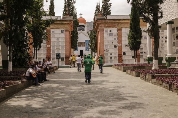 Registro del reto 2 – Carrera de observación por la ciudad
Registro del reto 2 – Carrera de observación por la ciudad     
Fecha: Julio 26 de 2015. Lugar: Medellín - Parque Botero
Para descargar esta fotografía en alta resolución, haga clic sobre la imagen hasta que la misma se despliegue en la pantalla completa; luego dé clic derecho y elija la opción "guardar imagen como". 
En caso de publicación por cualquier medio, solicitamos acompañarla del crédito: "Foto EPM"
Palabras clave: Registro del reto 2 – Carrera de observación por la ciudad