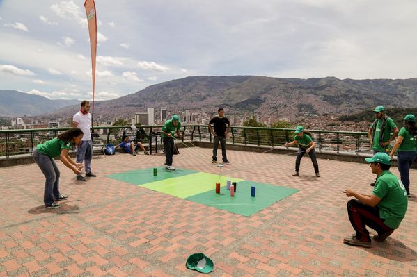 Registro del reto 2 – Carrera de observación por la ciudad
Registro del reto 2 – Carrera de observación por la ciudad     
Fecha: Julio 26 de 2015. Lugar: Medellín - Parque Botero
Para descargar esta fotografía en alta resolución, haga clic sobre la imagen hasta que la misma se despliegue en la pantalla completa; luego dé clic derecho y elija la opción "guardar imagen como". 
En caso de publicación por cualquier medio, solicitamos acompañarla del crédito: "Foto EPM"
Palabras clave: Registro del reto 2 – Carrera de observación por la ciudad