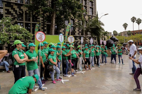 Registro del reto 2 – Carrera de observación por la ciudad
Registro del reto 2 – Carrera de observación por la ciudad     
Fecha: Julio 26 de 2015. Lugar: Medellín - Parque Botero
Para descargar esta fotografía en alta resolución, haga clic sobre la imagen hasta que la misma se despliegue en la pantalla completa; luego dé clic derecho y elija la opción "guardar imagen como". 
En caso de publicación por cualquier medio, solicitamos acompañarla del crédito: "Foto EPM"
Palabras clave: Registro del reto 2 – Carrera de observación por la ciudad