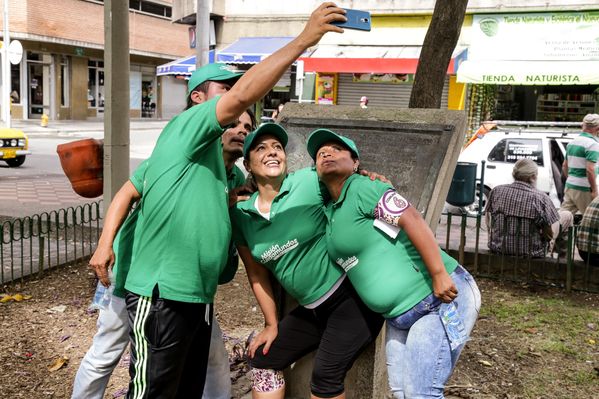 Registro del reto 2 – Carrera de observación por la ciudad
Registro del reto 2 – Carrera de observación por la ciudad     
Fecha: Julio 26 de 2015. Lugar: Medellín - Parque Botero
Para descargar esta fotografía en alta resolución, haga clic sobre la imagen hasta que la misma se despliegue en la pantalla completa; luego dé clic derecho y elija la opción "guardar imagen como". 
En caso de publicación por cualquier medio, solicitamos acompañarla del crédito: "Foto EPM"
Palabras clave: Registro del reto 2 – Carrera de observación por la ciudad