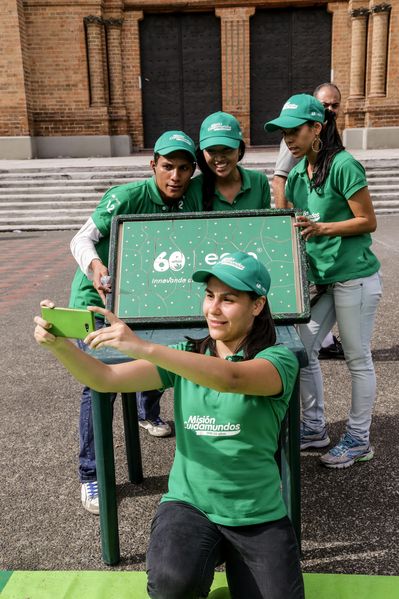 Registro del reto 2 – Carrera de observación por la ciudad
Registro del reto 2 – Carrera de observación por la ciudad     
Fecha: Julio 26 de 2015. Lugar: Medellín - Parque Botero
Para descargar esta fotografía en alta resolución, haga clic sobre la imagen hasta que la misma se despliegue en la pantalla completa; luego dé clic derecho y elija la opción "guardar imagen como". 
En caso de publicación por cualquier medio, solicitamos acompañarla del crédito: "Foto EPM"
Palabras clave: Registro del reto 2 – Carrera de observación por la ciudad