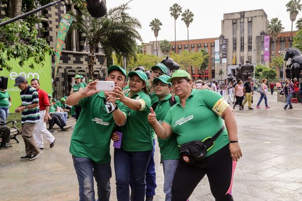 Registro del reto 2 – Carrera de observación por la ciudad
Registro del reto 2 – Carrera de observación por la ciudad     
Fecha: Julio 26 de 2015. Lugar: Medellín - Parque Botero
Para descargar esta fotografía en alta resolución, haga clic sobre la imagen hasta que la misma se despliegue en la pantalla completa; luego dé clic derecho y elija la opción "guardar imagen como". 
En caso de publicación por cualquier medio, solicitamos acompañarla del crédito: "Foto EPM"
Palabras clave: Registro del reto 2 – Carrera de observación por la ciudad