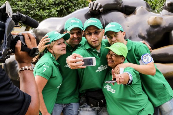 Registro del reto 2 – Carrera de observación por la ciudad
Registro del reto 2 – Carrera de observación por la ciudad     
Fecha: Julio 26 de 2015. Lugar: Medellín - Parque Botero
Para descargar esta fotografía en alta resolución, haga clic sobre la imagen hasta que la misma se despliegue en la pantalla completa; luego dé clic derecho y elija la opción "guardar imagen como". 
En caso de publicación por cualquier medio, solicitamos acompañarla del crédito: "Foto EPM"
Palabras clave: Registro reto Carrera observación ciudad