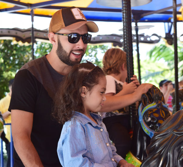 Día de la Familia EPM - 2019
Día de la Familia EPM - 2019
Fecha: Julio 27 2019
Para descargar esta fotografía en alta resolución, haga clic sobre la imagen hasta que la misma se despliegue en la pantalla completa; luego dé clic derecho y elija la opción "guardar imagen como".
En caso de publicación por cualquier medio, solicitamos acompañarla del crédito: "Foto EPM"
Palabras clave: Día de la Familia EPM - 2019