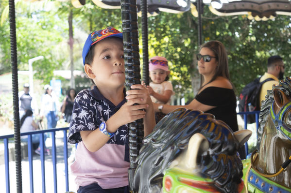 Día de la Familia EPM - 2019
Día de la Familia EPM - 2019
Fecha: Julio 27 2019
Para descargar esta fotografía en alta resolución, haga clic sobre la imagen hasta que la misma se despliegue en la pantalla completa; luego dé clic derecho y elija la opción "guardar imagen como".
En caso de publicación por cualquier medio, solicitamos acompañarla del crédito: "Foto EPM"
Palabras clave: Día de la Familia EPM - 2019
