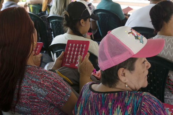 Día de la Familia EPM - 2019
Día de la Familia EPM - 2019
Fecha: Julio 27 2019
Para descargar esta fotografía en alta resolución, haga clic sobre la imagen hasta que la misma se despliegue en la pantalla completa; luego dé clic derecho y elija la opción "guardar imagen como".
En caso de publicación por cualquier medio, solicitamos acompañarla del crédito: "Foto EPM"
Palabras clave: Día de la Familia EPM - 2019