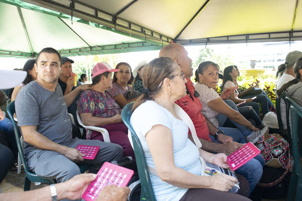 Día de la Familia EPM - 2019
Día de la Familia EPM - 2019
Fecha: Julio 27 2019
Para descargar esta fotografía en alta resolución, haga clic sobre la imagen hasta que la misma se despliegue en la pantalla completa; luego dé clic derecho y elija la opción "guardar imagen como".
En caso de publicación por cualquier medio, solicitamos acompañarla del crédito: "Foto EPM"
Palabras clave: Día de la Familia EPM - 2019