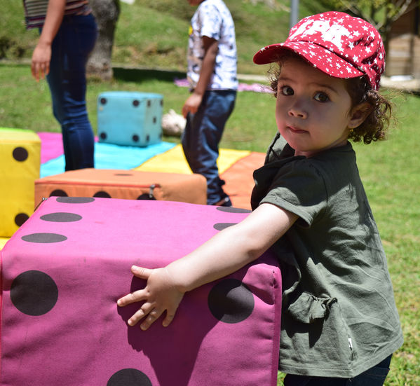 Día de la Familia EPM - 2019
Día de la Familia EPM - 2019
Fecha: Julio 27 2019
Para descargar esta fotografía en alta resolución, haga clic sobre la imagen hasta que la misma se despliegue en la pantalla completa; luego dé clic derecho y elija la opción "guardar imagen como".
En caso de publicación por cualquier medio, solicitamos acompañarla del crédito: "Foto EPM"
Palabras clave: Día de la Familia EPM - 2019