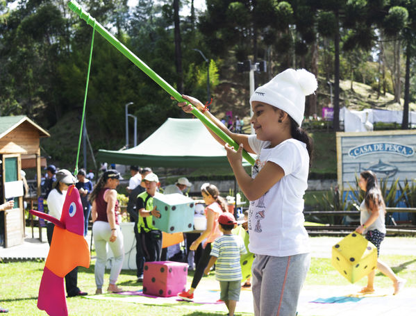 Día de la Familia EPM - 2019
Día de la Familia EPM - 2019
Fecha: Julio 27 2019
Para descargar esta fotografía en alta resolución, haga clic sobre la imagen hasta que la misma se despliegue en la pantalla completa; luego dé clic derecho y elija la opción "guardar imagen como".
En caso de publicación por cualquier medio, solicitamos acompañarla del crédito: "Foto EPM"
Palabras clave: Día de la Familia EPM - 2019