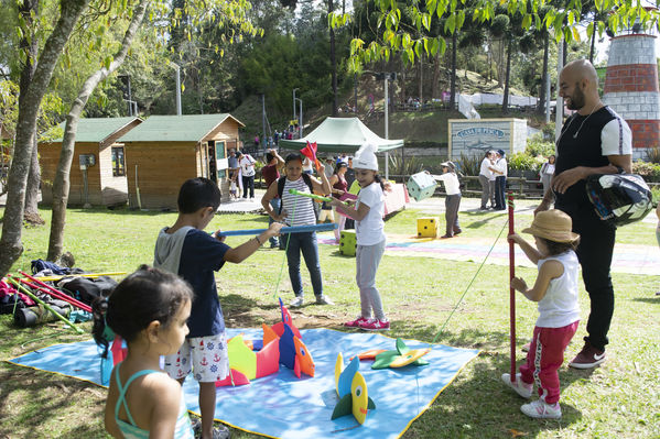Día de la Familia EPM - 2019
Día de la Familia EPM - 2019
Fecha: Julio 27 2019
Para descargar esta fotografía en alta resolución, haga clic sobre la imagen hasta que la misma se despliegue en la pantalla completa; luego dé clic derecho y elija la opción "guardar imagen como".
En caso de publicación por cualquier medio, solicitamos acompañarla del crédito: "Foto EPM"
Palabras clave: Día de la Familia EPM - 2019