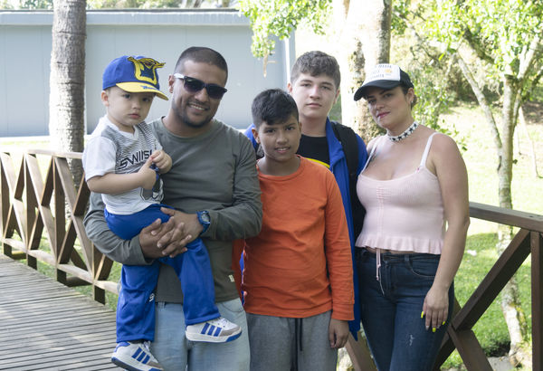 Día de la Familia EPM - 2019
Día de la Familia EPM - 2019
Fecha: Julio 27 2019
Para descargar esta fotografía en alta resolución, haga clic sobre la imagen hasta que la misma se despliegue en la pantalla completa; luego dé clic derecho y elija la opción "guardar imagen como".
En caso de publicación por cualquier medio, solicitamos acompañarla del crédito: "Foto EPM"
Palabras clave: Día de la Familia EPM - 2019
