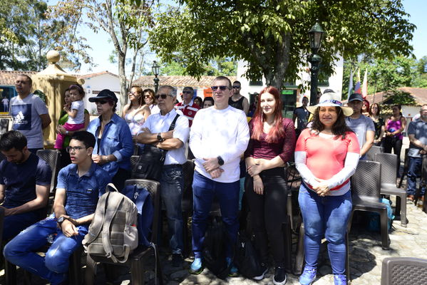 Día de la Familia EPM - 2019
Día de la Familia EPM - 2019
Fecha: Julio 27 2019
Para descargar esta fotografía en alta resolución, haga clic sobre la imagen hasta que la misma se despliegue en la pantalla completa; luego dé clic derecho y elija la opción "guardar imagen como".
En caso de publicación por cualquier medio, solicitamos acompañarla del crédito: "Foto EPM"
Palabras clave: Día de la Familia EPM - 2019