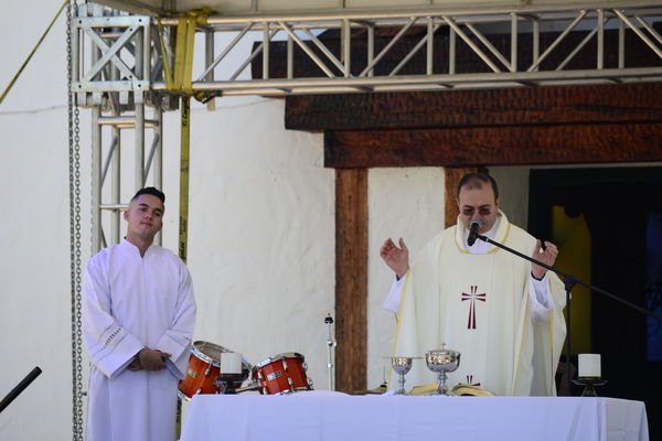 Día de la Familia EPM - 2019
Día de la Familia EPM - 2019
Fecha: Julio 27 2019
Para descargar esta fotografía en alta resolución, haga clic sobre la imagen hasta que la misma se despliegue en la pantalla completa; luego dé clic derecho y elija la opción "guardar imagen como".
En caso de publicación por cualquier medio, solicitamos acompañarla del crédito: "Foto EPM"
Palabras clave: Día de la Familia EPM - 2019
