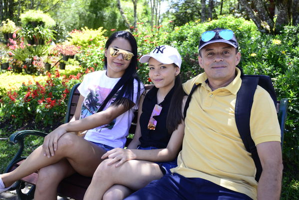 Día de la Familia EPM - 2019
Día de la Familia EPM - 2019
Fecha: Julio 27 2019
Para descargar esta fotografía en alta resolución, haga clic sobre la imagen hasta que la misma se despliegue en la pantalla completa; luego dé clic derecho y elija la opción "guardar imagen como".
En caso de publicación por cualquier medio, solicitamos acompañarla del crédito: "Foto EPM"
Palabras clave: Día de la Familia EPM - 2019