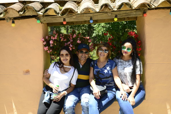 Día de la Familia EPM - 2019
Día de la Familia EPM - 2019
Fecha: Julio 27 2019
Para descargar esta fotografía en alta resolución, haga clic sobre la imagen hasta que la misma se despliegue en la pantalla completa; luego dé clic derecho y elija la opción "guardar imagen como".
En caso de publicación por cualquier medio, solicitamos acompañarla del crédito: "Foto EPM"
Palabras clave: Día de la Familia EPM - 2019