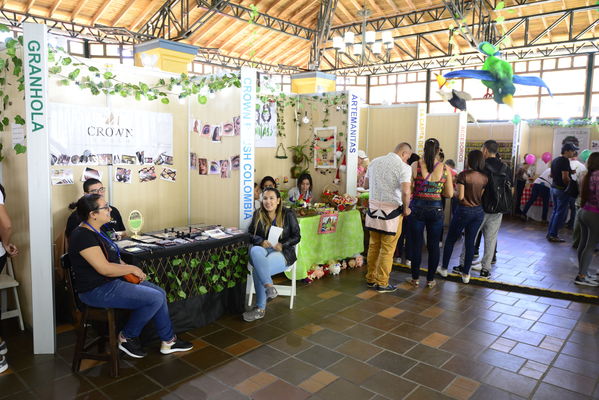 Día de la Familia EPM - 2019
Día de la Familia EPM - 2019
Fecha: Julio 27 2019
Para descargar esta fotografía en alta resolución, haga clic sobre la imagen hasta que la misma se despliegue en la pantalla completa; luego dé clic derecho y elija la opción "guardar imagen como".
En caso de publicación por cualquier medio, solicitamos acompañarla del crédito: "Foto EPM"
Palabras clave: Día de la Familia EPM - 2019