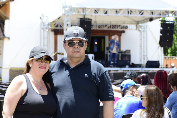 Día de la Familia EPM - 2019
Día de la Familia EPM - 2019
Fecha: Julio 27 2019
Para descargar esta fotografía en alta resolución, haga clic sobre la imagen hasta que la misma se despliegue en la pantalla completa; luego dé clic derecho y elija la opción "guardar imagen como".
En caso de publicación por cualquier medio, solicitamos acompañarla del crédito: "Foto EPM"
Palabras clave: Día de la Familia EPM - 2019