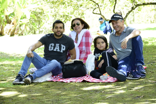 Día de la Familia EPM - 2019
Día de la Familia EPM - 2019
Fecha: Julio 27 2019
Para descargar esta fotografía en alta resolución, haga clic sobre la imagen hasta que la misma se despliegue en la pantalla completa; luego dé clic derecho y elija la opción "guardar imagen como".
En caso de publicación por cualquier medio, solicitamos acompañarla del crédito: "Foto EPM"
Palabras clave: Día de la Familia EPM - 2019